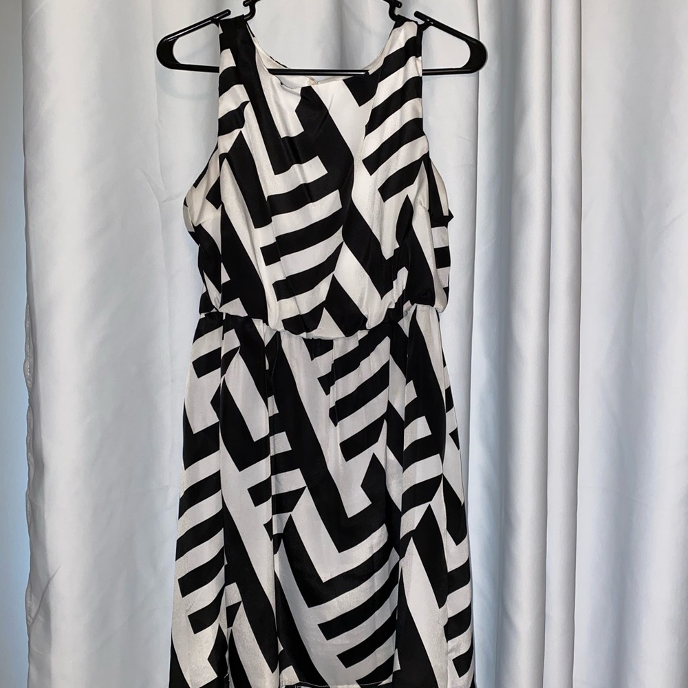 Women’s black and white summer dress